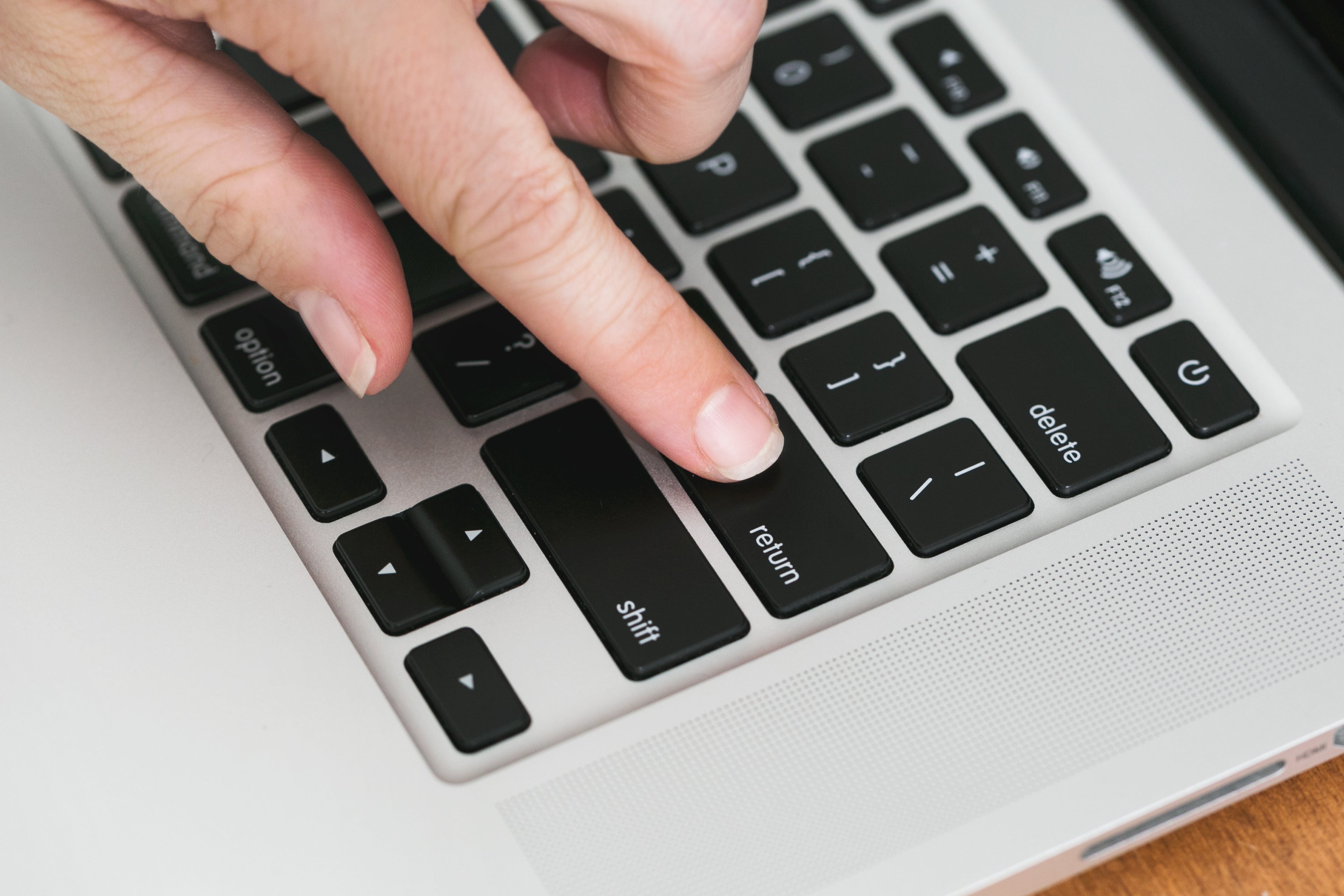 The Herbal Mojo for Guys Refund/Return Policy page showing an image of a finger hitting the Return key on a laptop